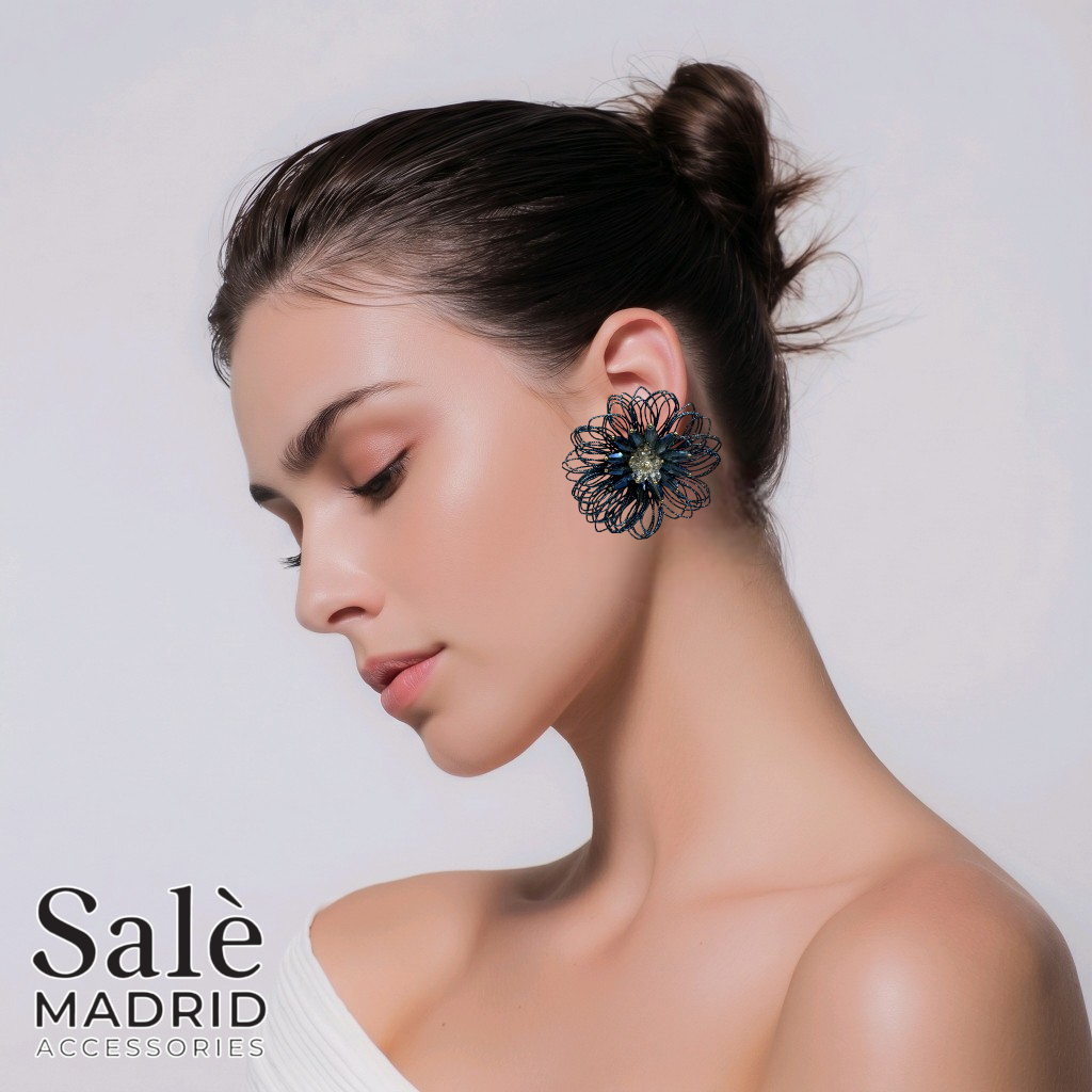 earring flower Secondary image