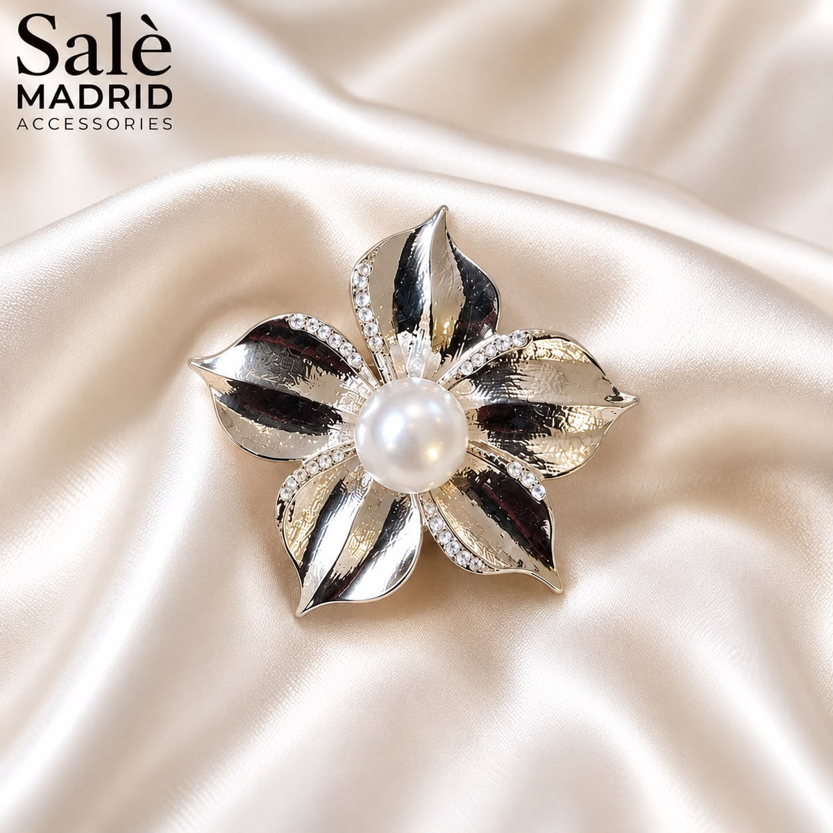 Hammered Five-Petal Flower Brooch Main image