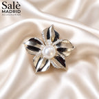 Hammered Five-Petal Flower Brooch