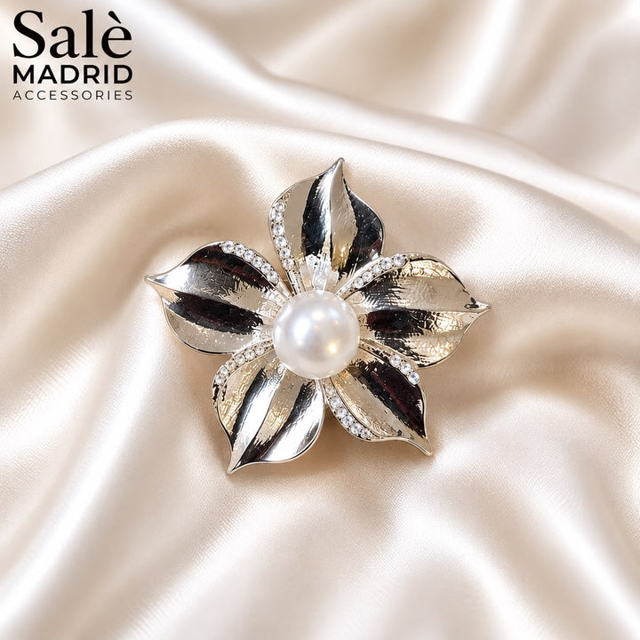 Hammered Five-Petal Flower Brooch