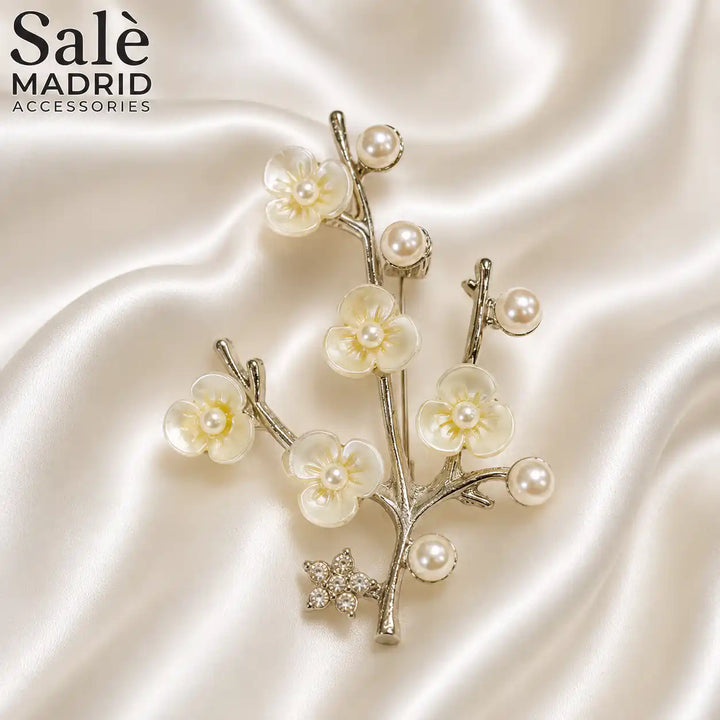 BROOCH WHITE SHELL FLOWER WITH PEARL - SILVER