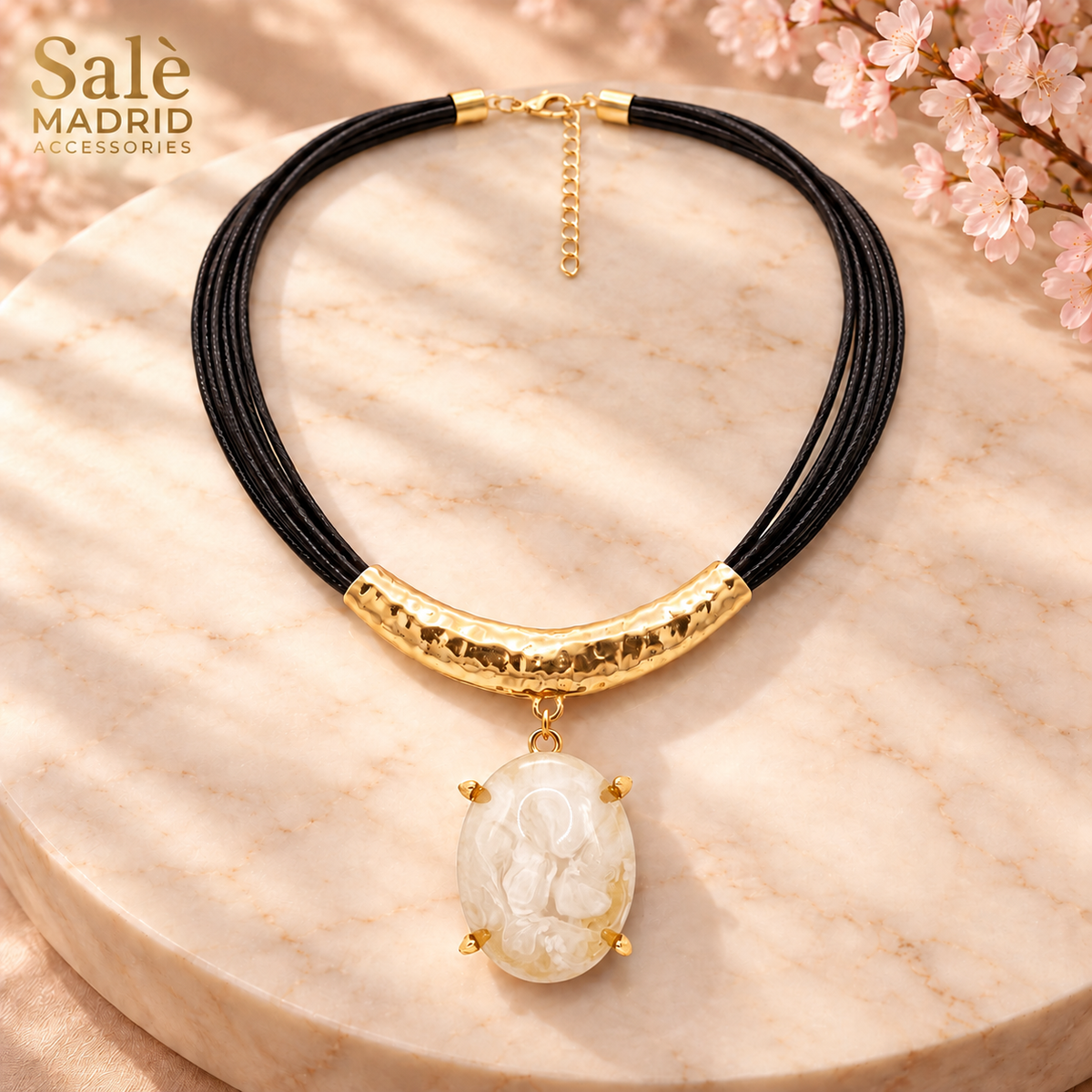 Marbled Oval Hammered Collar Necklace
