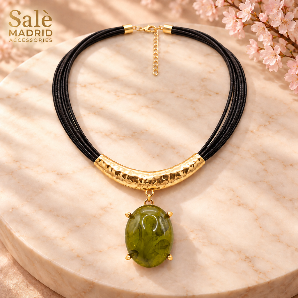 Marbled Oval Hammered Collar Necklace
