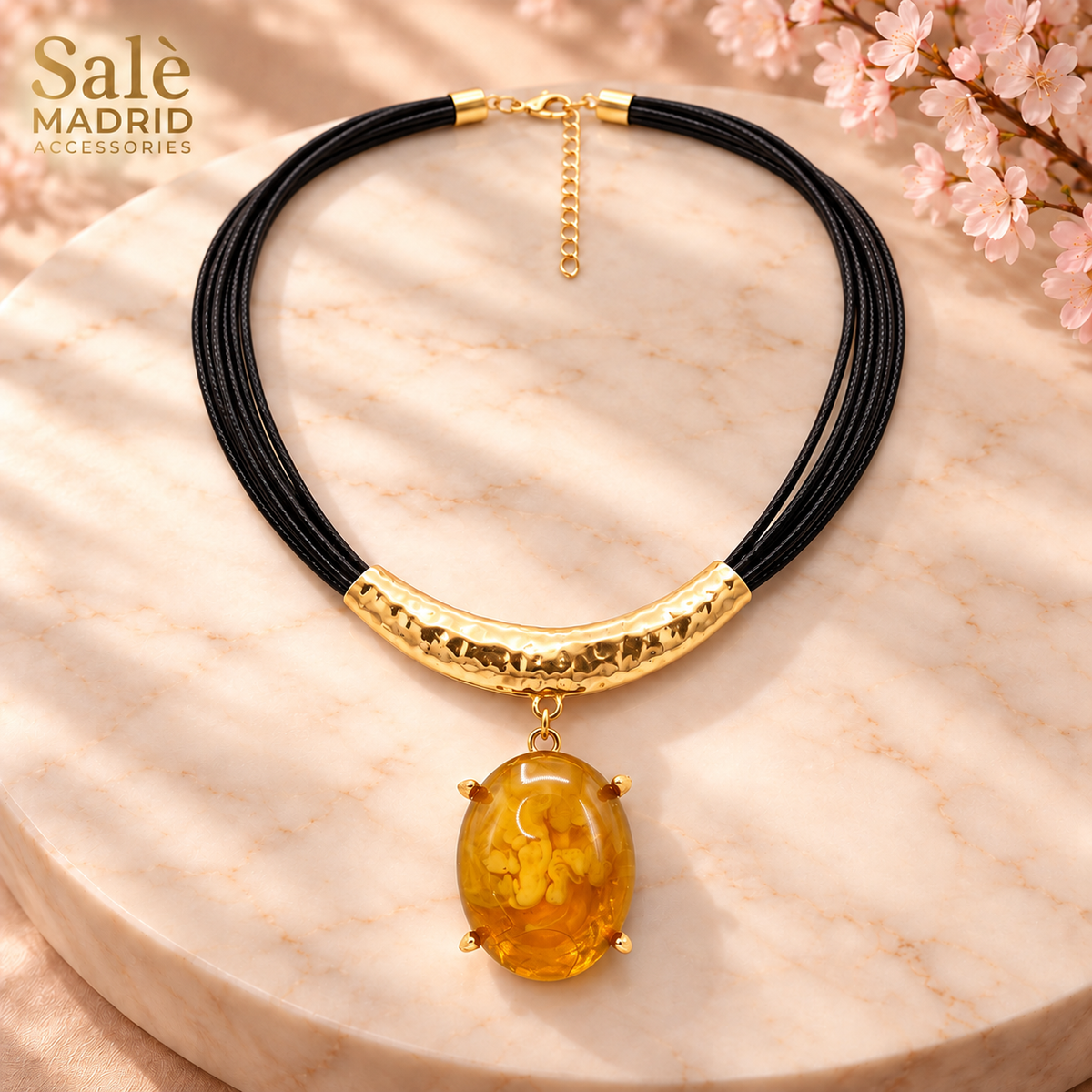 Marbled Oval Hammered Collar Necklace