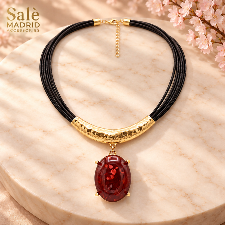 Marbled Oval Hammered Collar Necklace