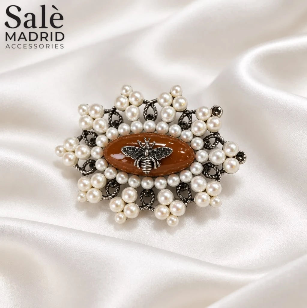 Brooch Bee Brown Pearl Cluster الصورة الرئيسية